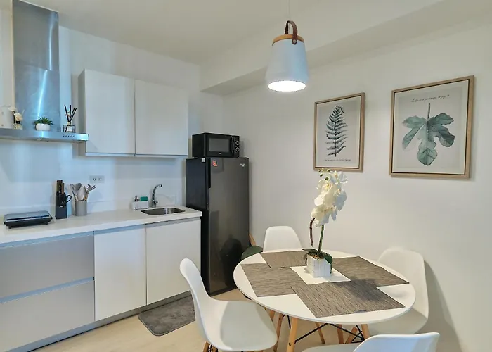 Bahamas Tower Azure Urban Residences By Nestled Nook Aparthotel *